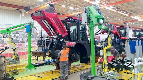 Петербургский тракторный завод продолжает совершенствовать серийные тракторы  КИРОВЕЦ